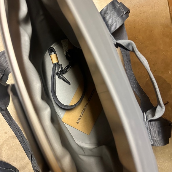 YETI Hopper M30 - Charcoal - Picture 2 of 4